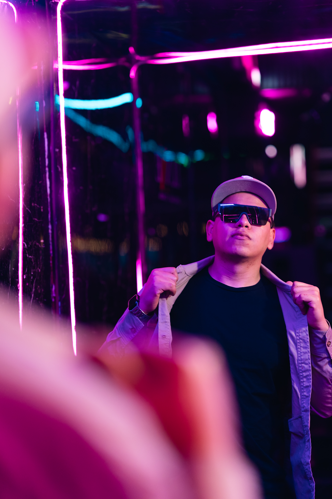 DJ ZAVALA controlando la iluminación